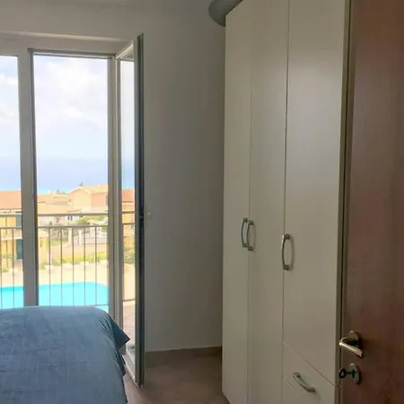In Con Piscina A Apartment