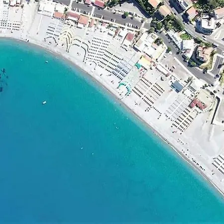 In Con Piscina A Apartment Scalea