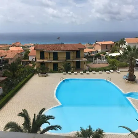 Apartment In Con Piscina A