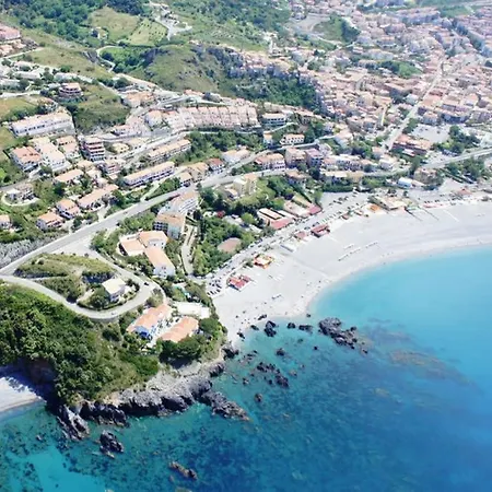 Apartment In Con Piscina A Scalea