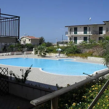 In Con Piscina A Apartment