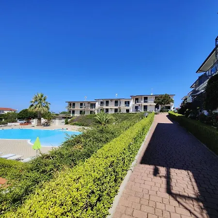 Apartment In Con Piscina A *