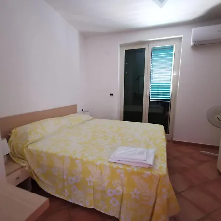 Apartment In Con Piscina A Scalea